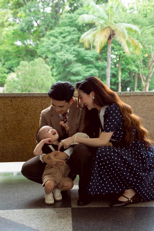 Hồ Quang Hiếu v&agrave; b&agrave; x&atilde; ch&agrave;o đ&oacute;n em b&eacute; thứ hai hạnh ph&uacute;c ở tuổi 43 - Ảnh 4.