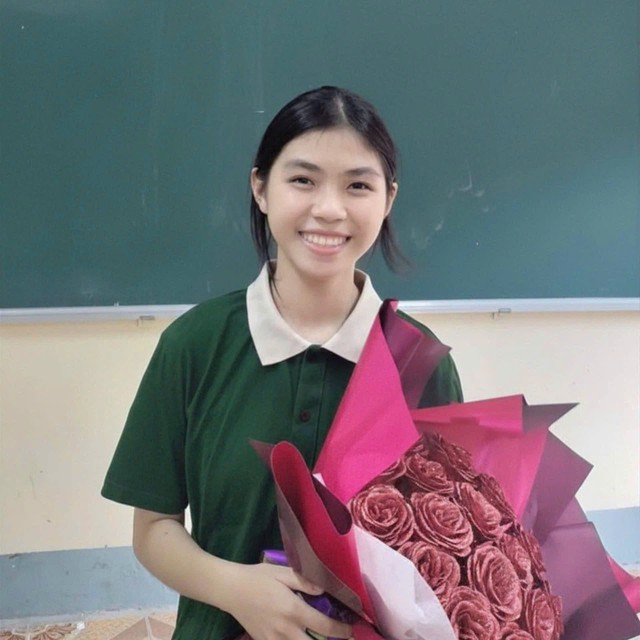 Giấc mơ áo blouse trắng của nữ sinh nghèo trở thành thủ khoa khối B00 - Ảnh 1.