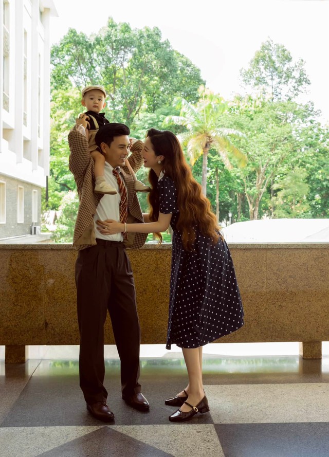 Hồ Quang Hiếu v&agrave; b&agrave; x&atilde; ch&agrave;o đ&oacute;n em b&eacute; thứ hai hạnh ph&uacute;c ở tuổi 43 - Ảnh 5.