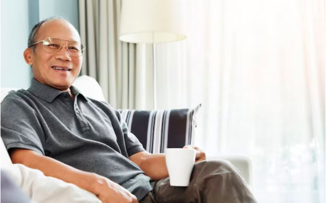 Nghỉ hưu 5 năm, t&ocirc;i mới nhận ra: Th&agrave; đi bộ, đi du lịch một m&igrave;nh c&ograve;n hơn l&agrave;m 2 việc khiến tuổi gi&agrave; th&ecirc;m mệt mỏi - Ảnh 1.