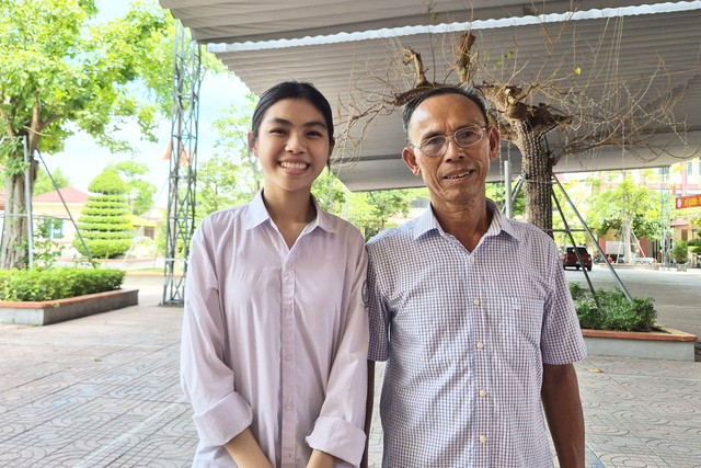 Giấc mơ áo blouse trắng của nữ sinh nghèo trở thành thủ khoa khối B00 - Ảnh 2.