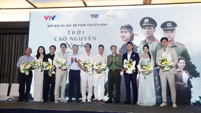 Hoàng Hải, Hà Việt Dũng làm phim truyền hình chính luận - an ninh đặc biệt 'Trời cao nguyên xanh' - Ảnh 1.