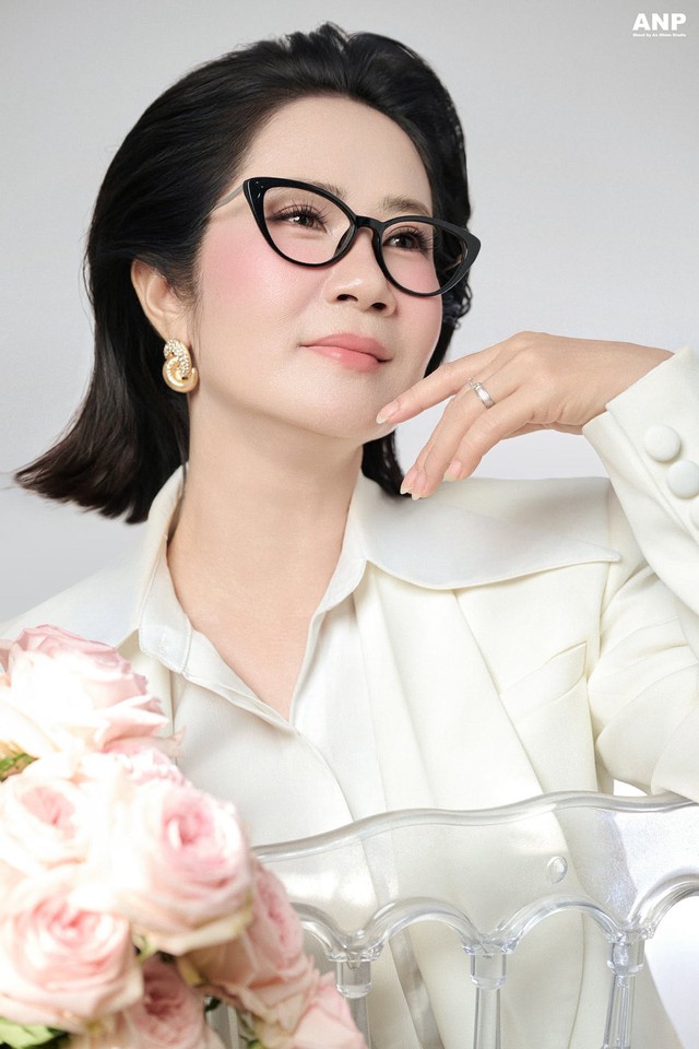 Tuổi 53 rực rỡ, hạnh phúc của NSƯT Nguyệt Hằng - Ảnh 4.