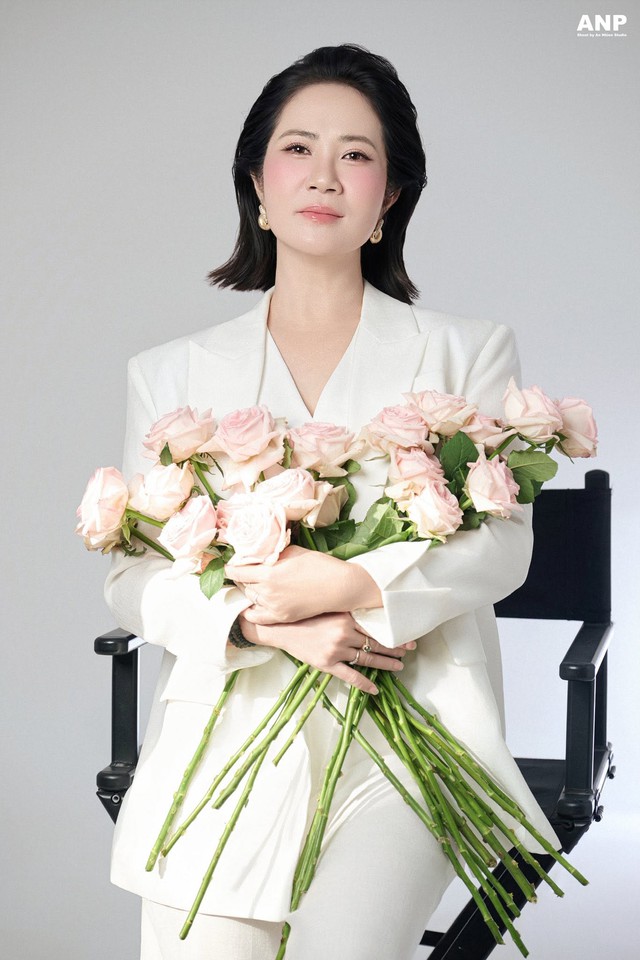 Tuổi 53 rực rỡ, hạnh phúc của NSƯT Nguyệt Hằng - Ảnh 8.