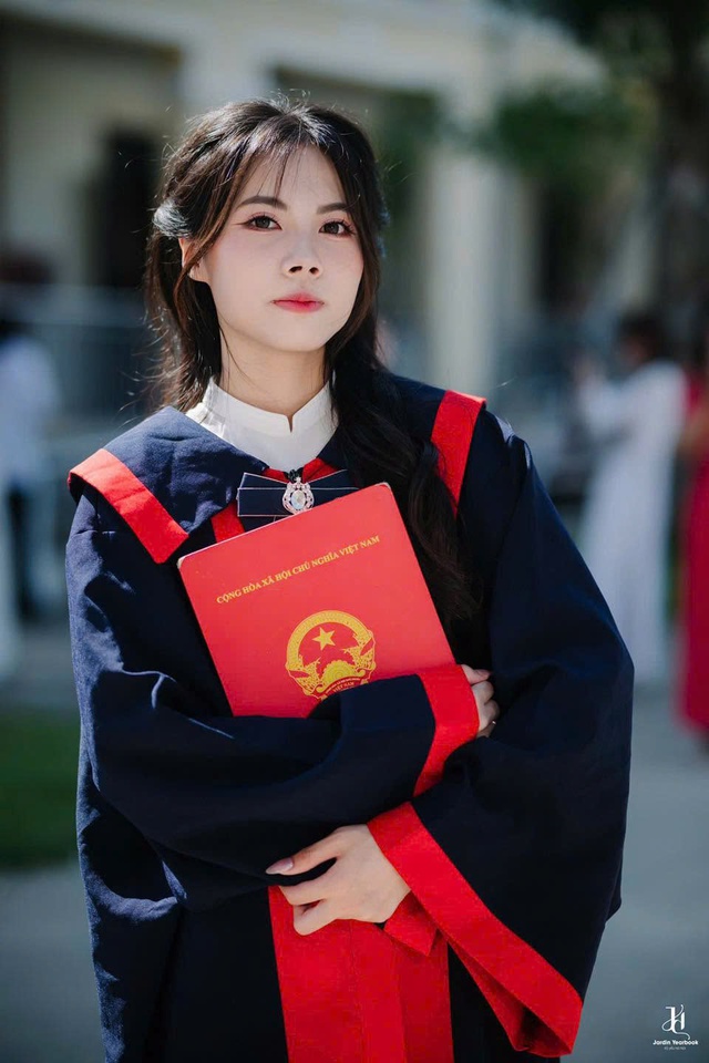Thủ khoa tốt nghiệp THPT 2026: Phạm B&iacute;ch Phương xuất sắc đến từ Hải Ph&ograve;ng - Ảnh 1.