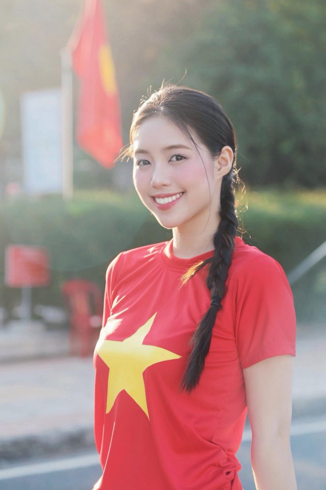 Một Á hậu Việt vừa được thăng quân hàm Thượng úy - Ảnh 1.