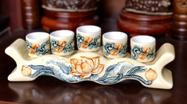 Kỷ 5 ch&eacute;n tr&ecirc;n b&agrave;n thờ gia ti&ecirc;n đựng g&igrave; v&agrave; đặt sao cho đ&uacute;ng? - Ảnh 3.
