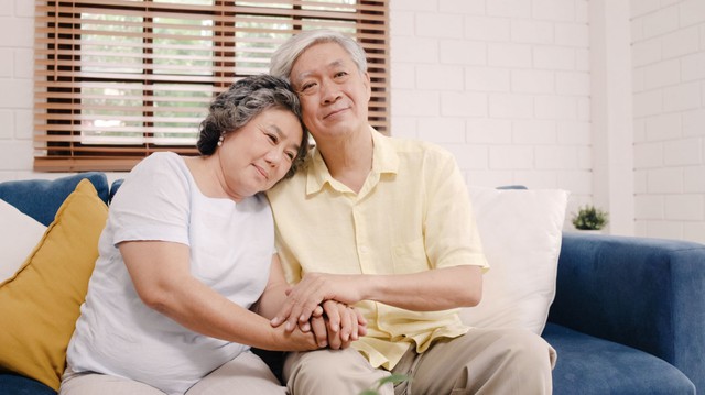 Về già, điều đáng quý nhất là giữ được sự gắn kết với con cháu - Ảnh 1.