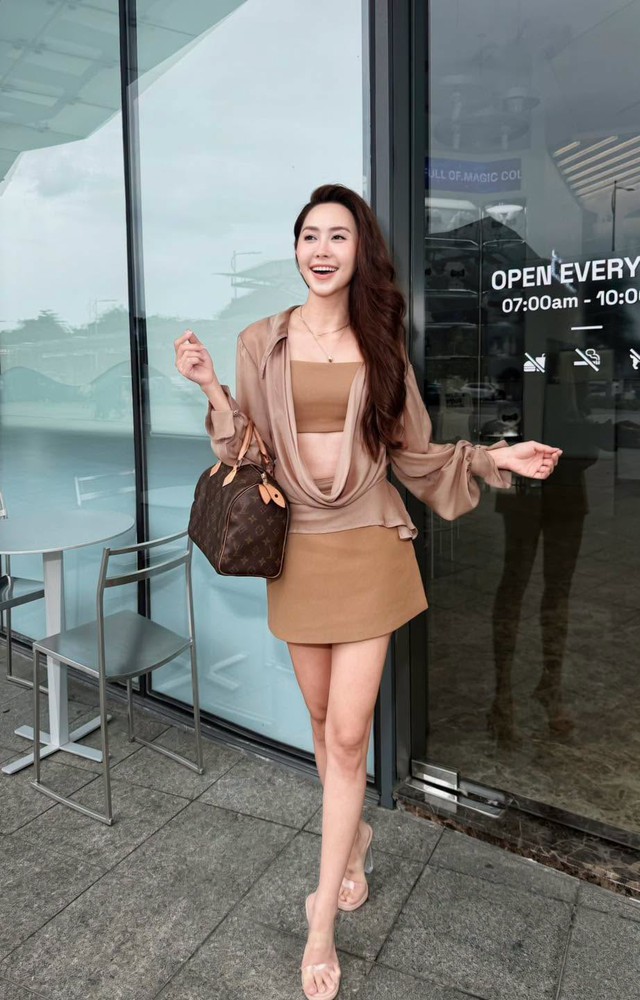 Phương Oanh xinh tươi b&ecirc;n hai con , Đức Thịnh t&igrave;nh tứ b&ecirc;n Thanh th&uacute;y - Ảnh 7.