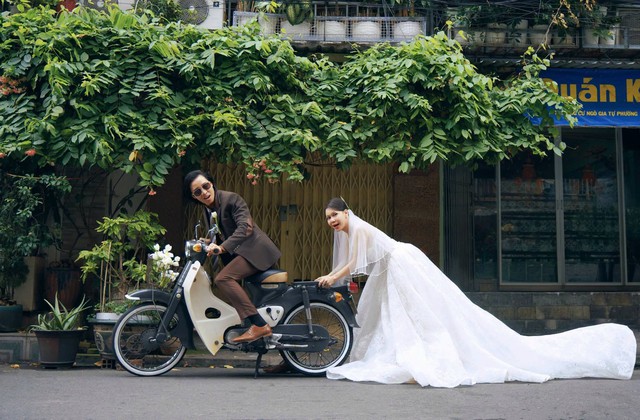 Ảnh cưới tuyệt đẹp kỉ niệm 20 năm h&ocirc;n nh&acirc;n của Việt Hương v&agrave; chồng - Ảnh 1.