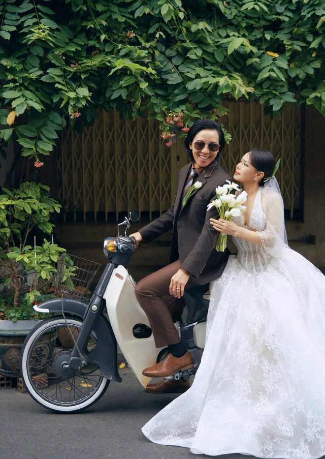 Ảnh cưới tuyệt đẹp kỉ niệm 20 năm h&ocirc;n nh&acirc;n của Việt Hương v&agrave; chồng - Ảnh 3.