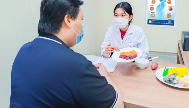 Người đàn ông 29 tuổi phát hiện tiền ung thư thực quản từ dấu hiệu nhiều người Việt bỏ qua - Ảnh 1.