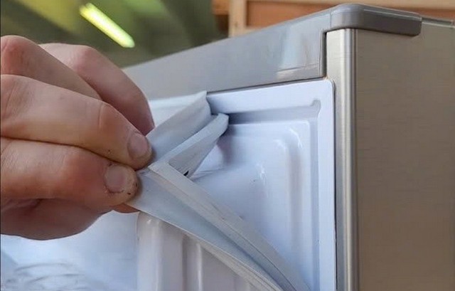 Mẹo giúp loại bỏ mảng mốc đen và mùi hôi giăng cao su tủ lạnh - Ảnh 4.