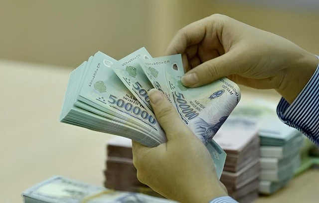 Gửi tiết kiệm 12 tháng lãi suất 9 , 2 % và số tiền lãi 300 triệu đồng nhận được - Ảnh 2.
