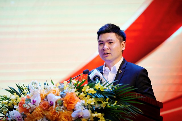 Đại biểu HĐND Đỗ Vinh Quang hiện thực h&oacute;a cam kết về b&oacute;ng đ&aacute; học đường - Ảnh 3.