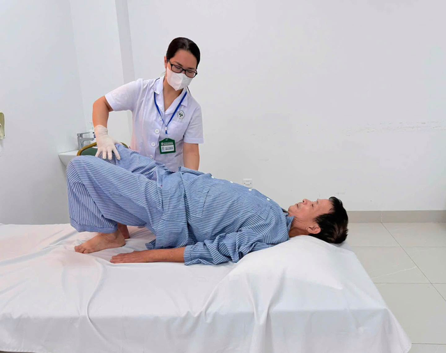 Tiếc v&agrave;i quả xo&agrave;i, người đ&agrave;n &ocirc;ng 62 tuổi su&yacute;t liệt vĩnh viễn v&igrave; chấn thương  - Ảnh 3.