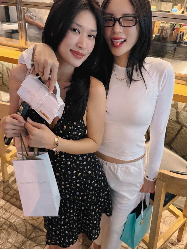 Kỳ Duy&ecirc;n v&agrave; Thi&ecirc;n &Acirc;n tặng nhau trang sức đắt gi&aacute; kỷ niệm ng&agrave;y đặc biệt - Ảnh 9.