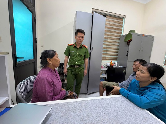 Cảnh gi&aacute;c ng&acirc;n h&agrave;ng v&agrave; C&ocirc;ng an ngăn chặn vụ lừa đảo 250 triệu đồng - Ảnh 1.