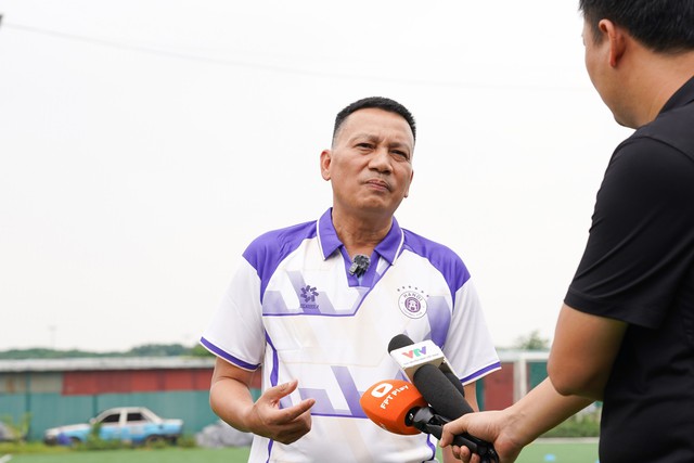 Đại biểu HĐND Đỗ Vinh Quang hiện thực h&oacute;a cam kết về b&oacute;ng đ&aacute; học đường - Ảnh 2.