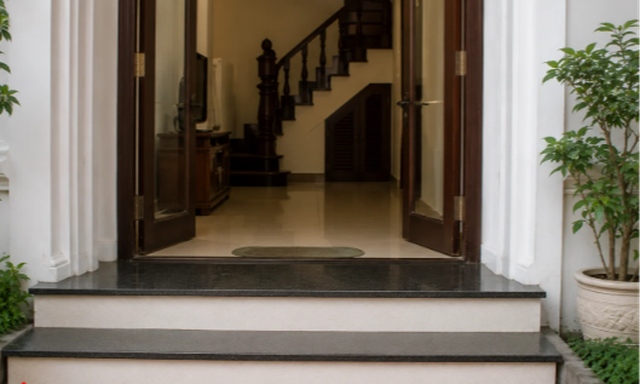 Bậc thềm nh&agrave; phong thủy 2 cấp ảnh hưởng ra sao đến t&agrave;i lộc v&agrave; vận kh&iacute; gia đ&igrave;nh? - Ảnh 1.