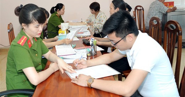 Đ&aacute;p ứng đầy đủ những loại giấy tờ bắt buộc n&agrave;y, người d&acirc;n mới được đăng k&yacute; thường tr&uacute; - Ảnh 1.