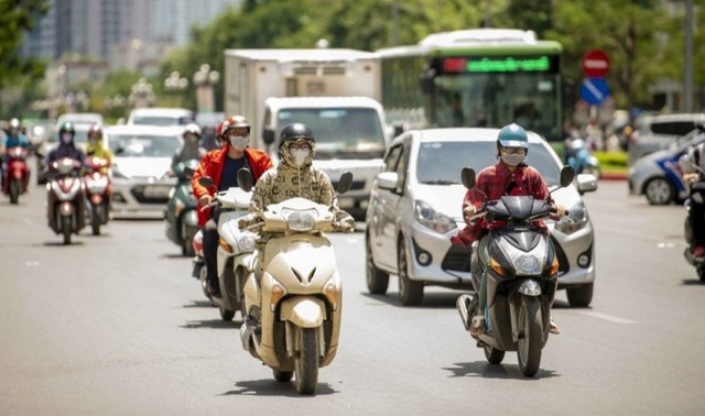 Tin s&aacute;ng 15/7: 5 m&eacute;t khối axit tr&agrave;n ra suối khi xe bồn lật; Ch&iacute;nh thức bỏ đề xuất sở hữu chung cư c&oacute; thời hạn - Ảnh 2.