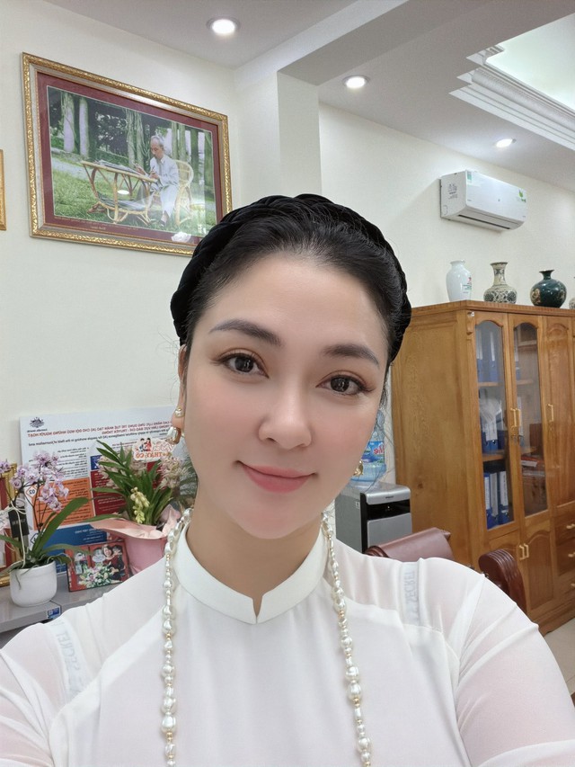 Nhan sắc tuổi 41 của Hoa hậu Nguyễn Thị Huyền - Ảnh 4.