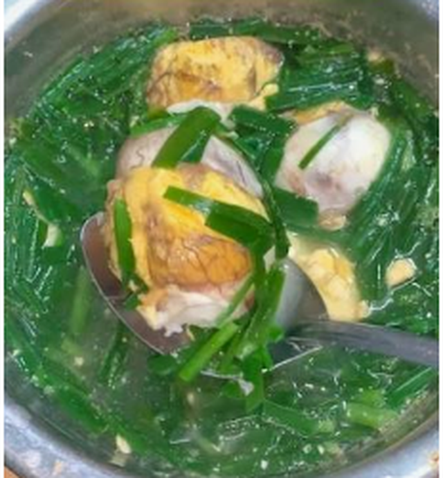30 ng&agrave;n v&agrave; m&oacute;n canh trứng vịt lộn nấu l&aacute; hẹ &ocirc;ng ăn b&agrave; khen - Ảnh 3.