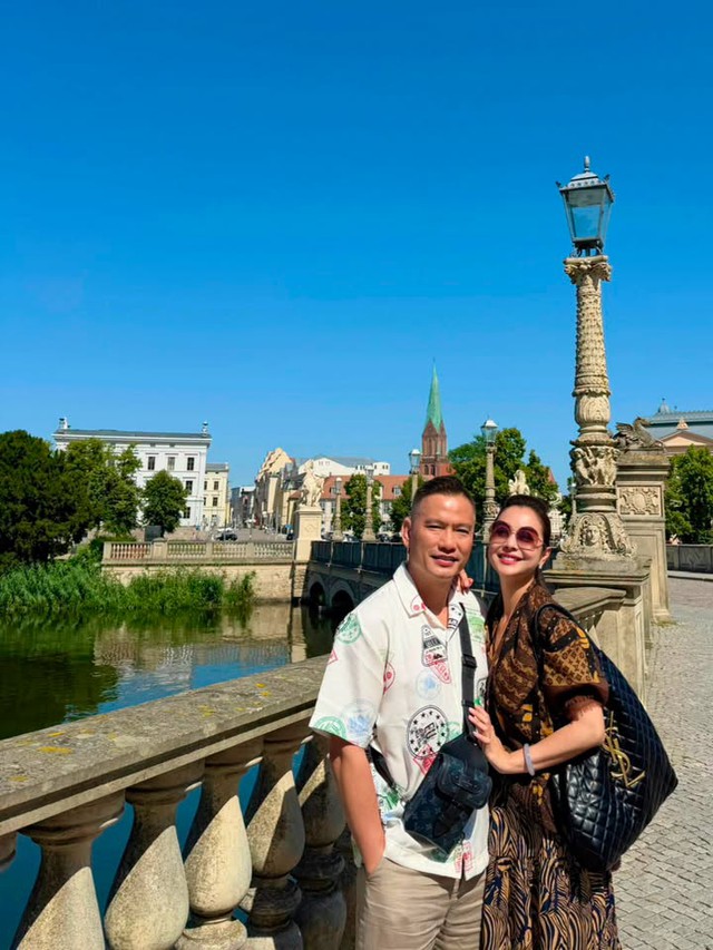Lam Trường gây chú ý với phong độ trẻ trung và Jennifer Phạm tận hưởng kỳ nghỉ châu Âu - Ảnh 3.