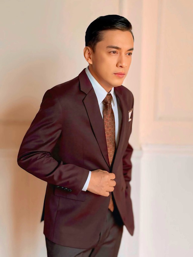 Lam Trường gây chú ý với phong độ trẻ trung và Jennifer Phạm tận hưởng kỳ nghỉ châu Âu - Ảnh 1.