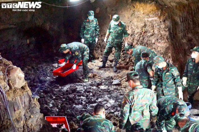 Tin s&aacute;ng 16/7: Vụ 147 điểm 10 To&aacute;n tại Tuy&ecirc;n Quang: V&igrave; sao Hiệu trưởng Trường THPT Chuy&ecirc;n Tuy&ecirc;n Quang bị khởi tố? Th&ocirc;ng tin quan trọng về chế độ phụ cấp của nh&acirc;n vi&ecirc;n y tế theo quy định mới - Ảnh 3.