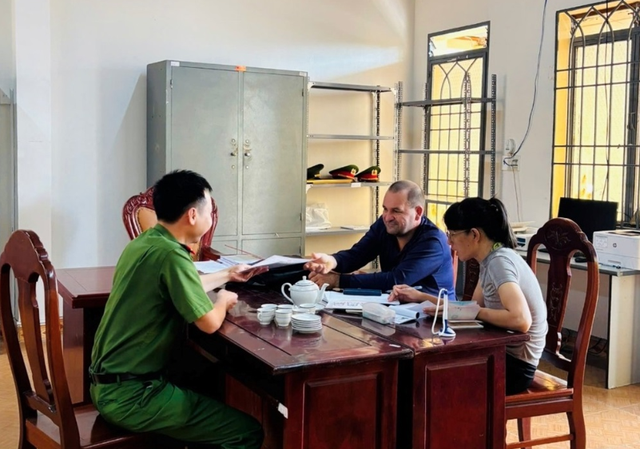 Chủ nh&agrave; trọ, kh&aacute;ch sạn c&oacute; người nước ngo&agrave;i tạm tr&uacute; qua đ&ecirc;m cần nắm r&otilde; quy định mới n&agrave;y - Ảnh 1.
