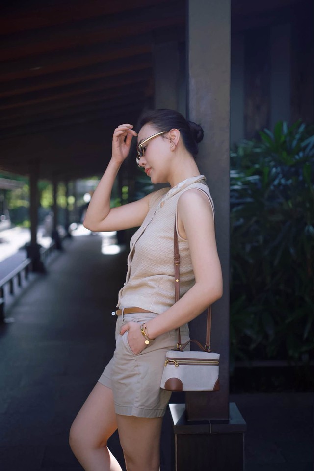 Clip Phương Oanh để mặt mộc tự makeup 'biến hình' thành quý cô xinh đẹp, tươi tắn - Ảnh 1.