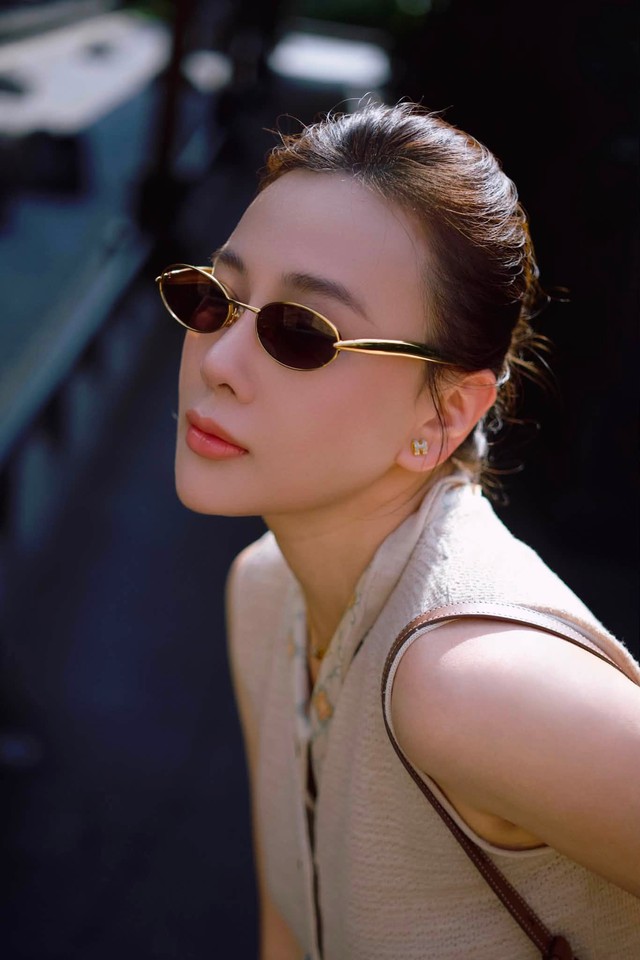 Clip Phương Oanh để mặt mộc tự makeup 'biến hình' thành quý cô xinh đẹp, tươi tắn - Ảnh 2.