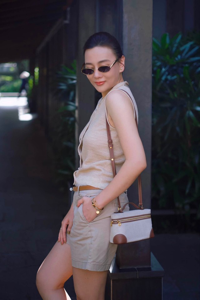 Clip Phương Oanh để mặt mộc tự makeup 'biến hình' thành quý cô xinh đẹp, tươi tắn - Ảnh 4.