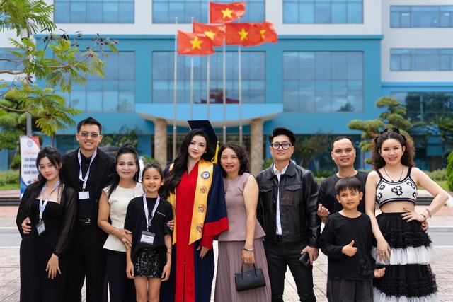 Mẹ ruột &Aacute; hậu Đinh Y Quy&ecirc;n g&acirc;y ch&uacute; &yacute; - Ảnh 1.