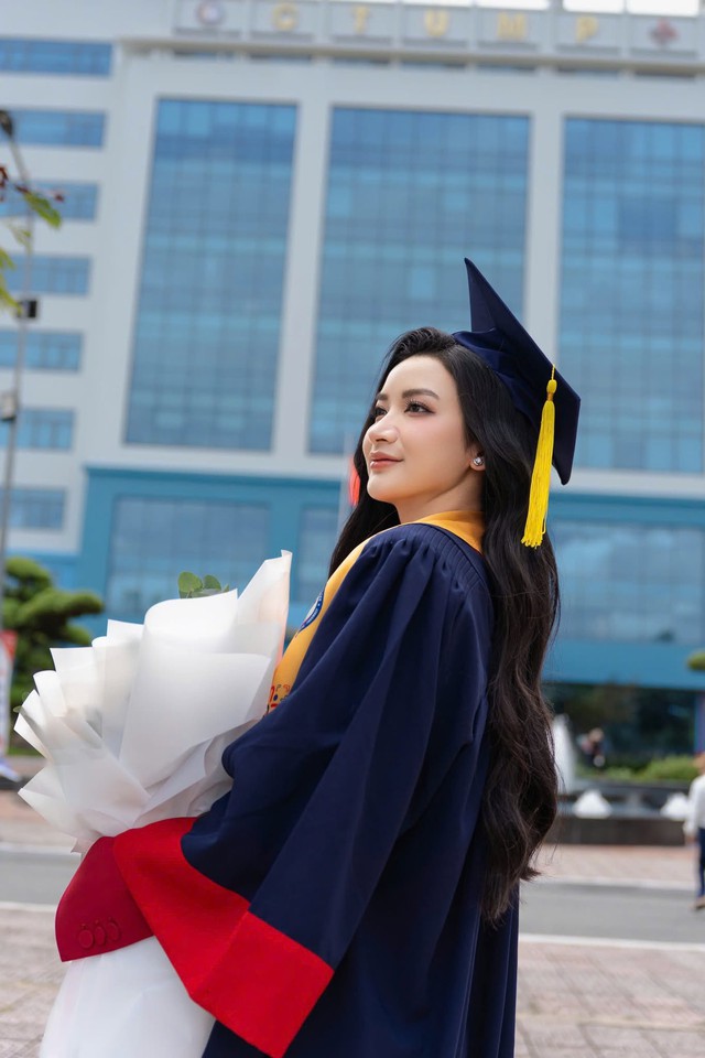 Đinh Y Quy&ecirc;n nhận bằng B&aacute;c sĩ Da liễu v&agrave; Mẹ ruột g&acirc;y ch&uacute; &yacute; trong sự nghiệp - Ảnh 6.