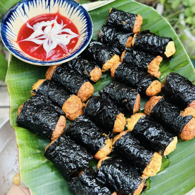 Vài bước đơn giản biến tấu ức gà thành món chả cuốn rong biển thơm nức, vừa ngon vừa đủ chất - Ảnh 8.