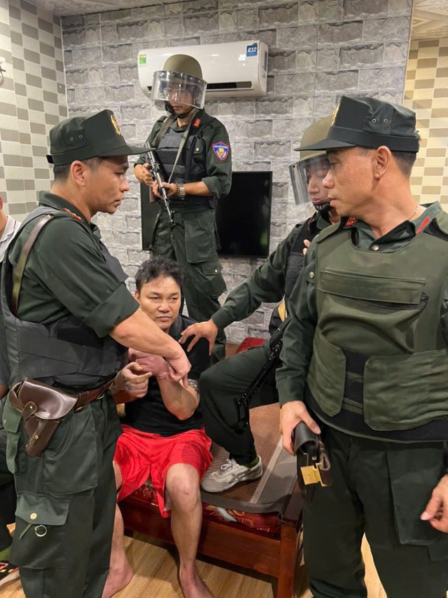 Bắt giữ Dũng 'Mắm' - đối tượng bị truy nã đặc biệt nguy hiểm ở Hưng Yên - Ảnh 1.