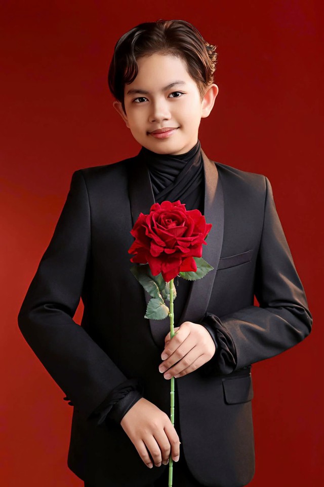 Nhân sinh nhật con trai nhưng Phan Hiển vẫn tranh thủ nịnh Khánh Thi - Ảnh 1.