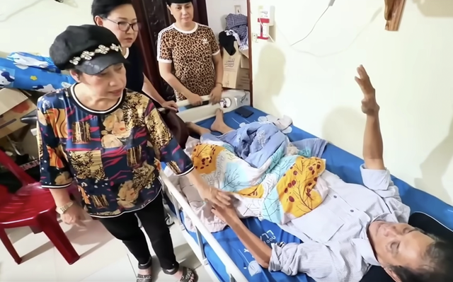 Tình trạng sức khỏe nghệ sĩ Mai Trần sau nhồi máu não ở tuổi 72 - Ảnh 1.