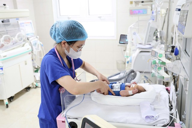 Tổn thương não do ngạt sau sinh, bé sơ sinh được cứu sống nhờ hạ thân nhiệt chỉ huy trong “thời gian vàng” - Ảnh 1.
