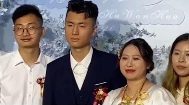 Nhà gái trao hồi môn gần 31 tỷ đồng vẫn không khiến chú rể vui vẻ trong ngày cưới - Ảnh 1.