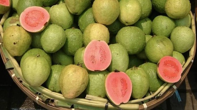 Đại kỵ khi ăn ổi: Tránh xa những thực phẩm này nếu không muốn hại dạ dày - Ảnh 2.