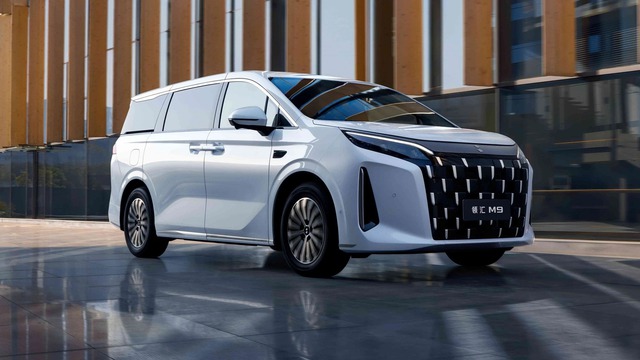 Gi&aacute; cả thị trường MPV 7 chỗ: BYD Linghui M9 v&agrave; c&aacute;c đối thủ Cạnh tranh 2026 - Ảnh 2.