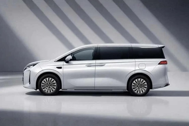 Gi&aacute; cả thị trường MPV 7 chỗ: BYD Linghui M9 v&agrave; c&aacute;c đối thủ Cạnh tranh 2026 - Ảnh 3.