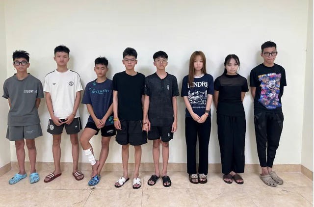Hà Nội khởi tố nhóm quái xế mang hung khí gây rối trật tự công cộng năm 2026 - Ảnh 1.