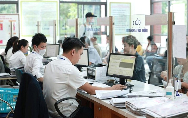 Tin sáng 4/7: Thay đổi mức giảm trừ gia cảnh đối với người nộp thuế thu nhập cá nhân; Từ 15/8, người từ 16 - dưới 18 tuổi đi mọi loại xe mô tô đều bị phạt đến 600.000 đồng? - Ảnh 1.