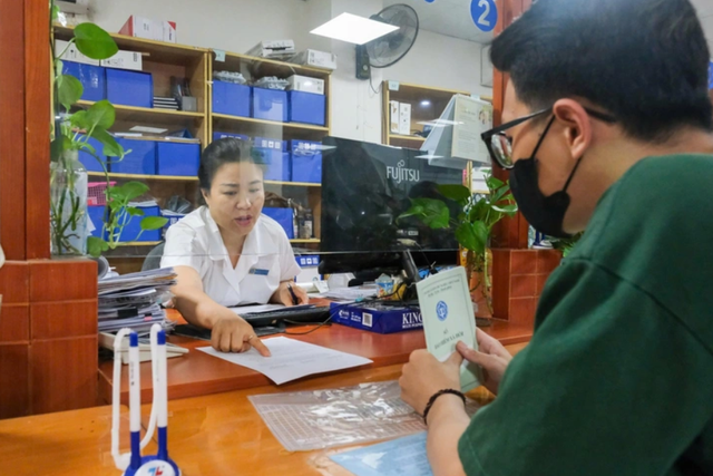 Tin sáng 21/7: Miền Trung bước vào cao điểm nắng nóng; Mua ô tô giảm 50% lệ phí trước bạ, xe máy miễn 100% từ 15/8/2026 - Ảnh 4.
