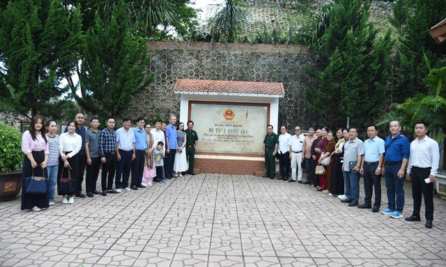 500 phần quà tri ân các gia đình chính sách, người có công tại Sơn La - Ảnh 4.